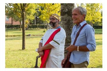 L'assessore Forni e il presidente dell'Associazione Enciclomedia ODV